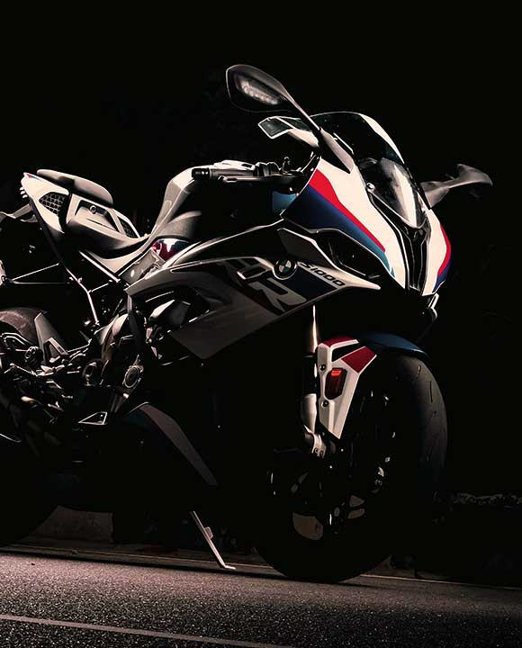 Obraz prezentujący motocykl w klubie forceTRI